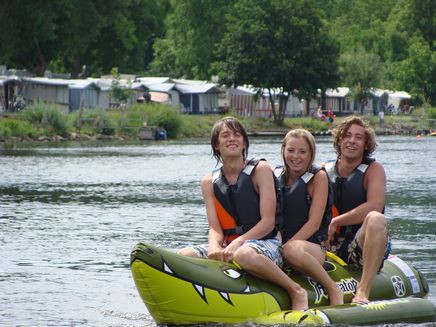 moselle-river-banana-boat-action-fun Banana boat tour on the moselle river