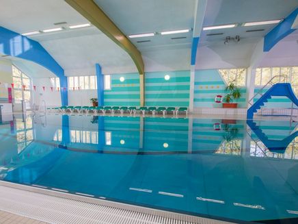swimming-pool-swimmer-moseltherme-traben-trarbach Indoor pool for swimmer in the Moseltherme