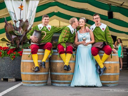 schroeterfest-wine-queen-moselle-event-tradition-traben-trarbach