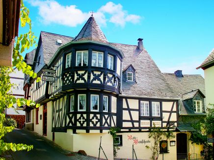 ratsweinschenke-museum-enkirch Museum and restaurant Ratsweinschenke in half-timbered building in Enkirch