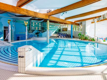 pool-area-indoor-swimming-children-moseltherme-traben-trarbach Indoor area of the swimming pool Moseltherme