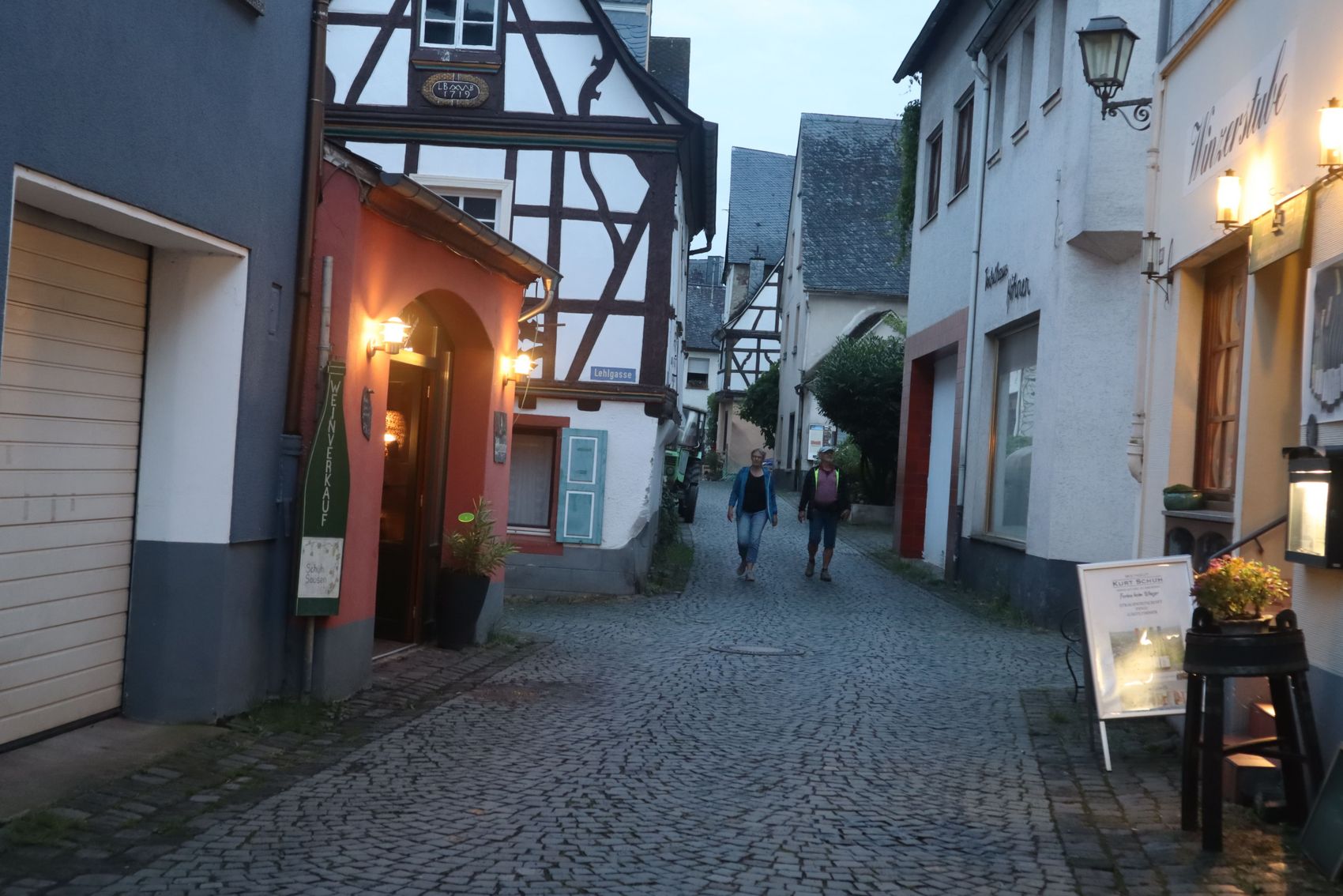 reil-pedestrian-area-dim Pedestrian area of Reil in the evening