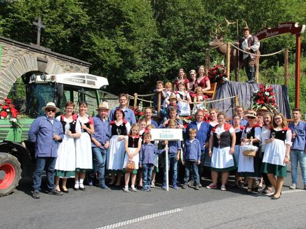 float-event-wine-bernkastel-kinheim Float from the village Kinheim